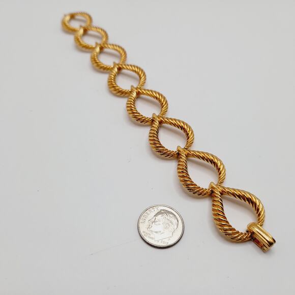 Vintage Crown Trifari Gold Link Bracelet, Twisted Rope Open Loop Design, 7 Inch - Picture 6 of 10